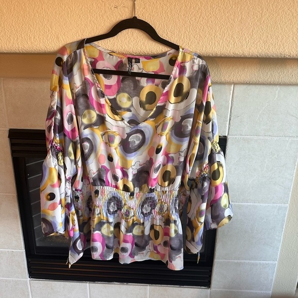 Essentials by Milano v-neck blouse with watercolor abstract pastel - Picture 1 of 6